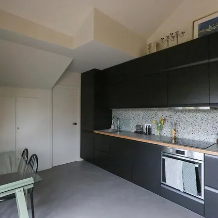 Bright With Balcony Apartment *